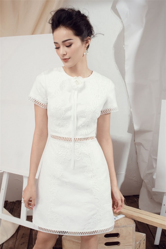 Tấm Hạ Vi "gây thương nhớ" với ren trắng xuyên thấu - 9