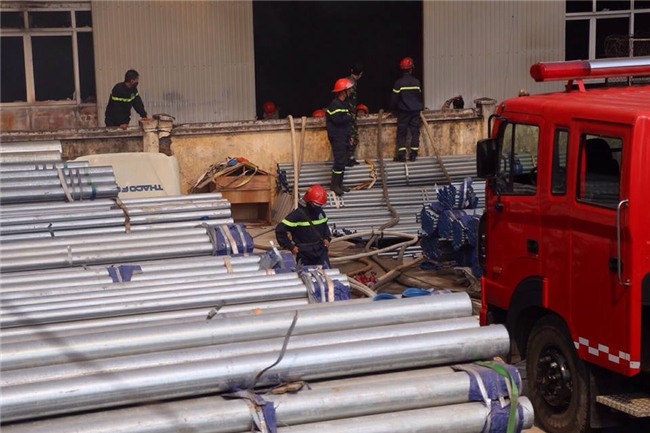 Hà Nội: Cháy lớn ở khu công nghiệp Ngọc Hồi