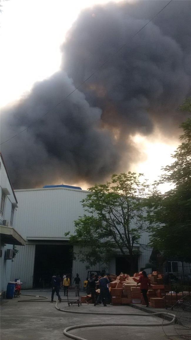 Hà Nội: Cháy lớn ở khu công nghiệp Ngọc Hồi