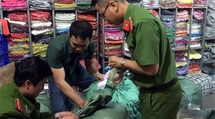 Hàng nghìn áo len Trung Quốc đội lốt len Đà Lạt