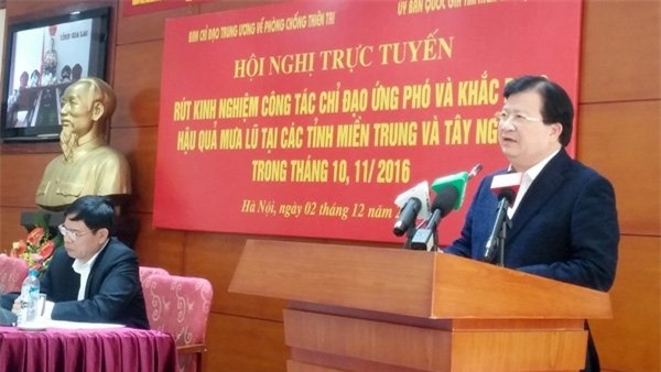 Chủ quan, mưa lũ miền Trung làm 65 người chết, mất tích