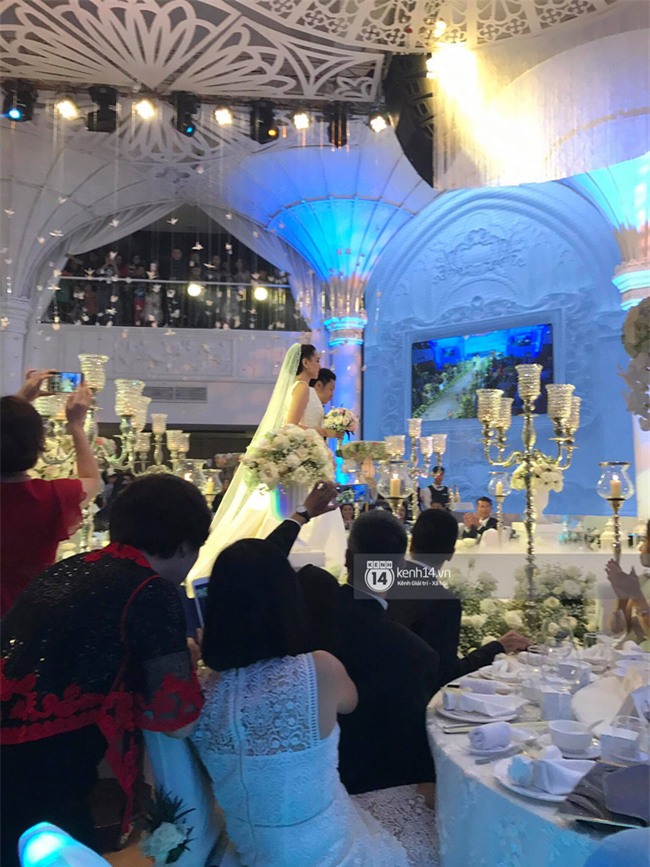 Đám cưới MC Mai Ngọc: Không gian lộng lẫy, cầu kỳ, xứng đáng là đám cưới sang chảnh nhất Hà Nội hôm nay - Ảnh 14.