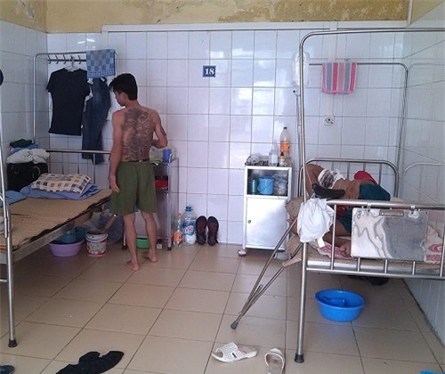 chuyen ve nhung nguoi nhiem hiv di den cua bi “diem vuong” tra ve - 2