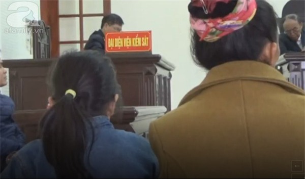 Xét xử vụ hiếp dâm trẻ em: Nhiều lần dùng kẹo dụ dỗ, giở trò đồi bại với cháu bé 8 tuổi