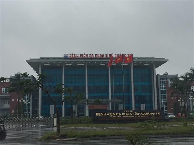 Bác sỹ từ chối mổ, trẻ 4,8kg mới sinh bị tật nguyền?