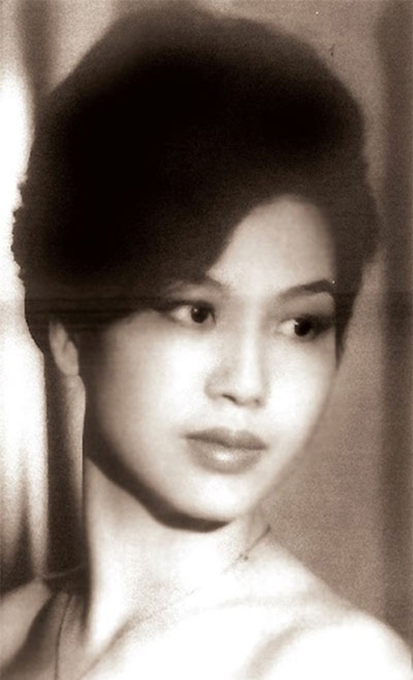 nghi luc cua hoa hau viet nam dau tien khong chong ma co con hinh anh 1