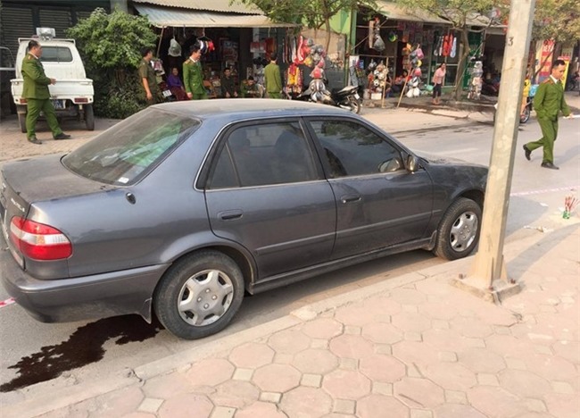 Tai xe tu vong trong xe hop dung do ven duong hinh anh 1