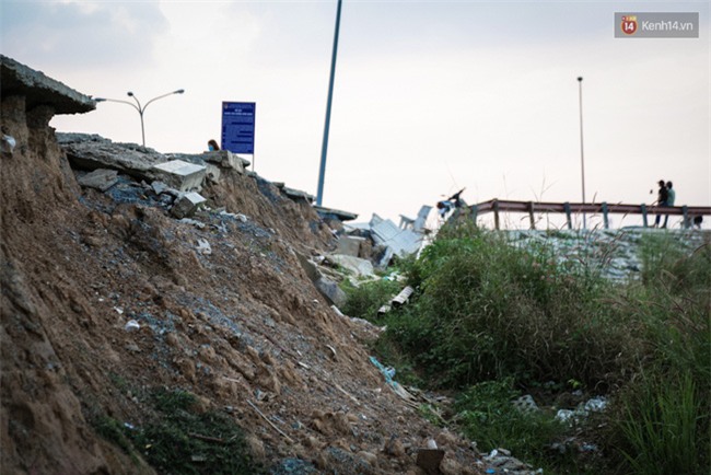 Sinh viên lo lắng vì đường sá trong khu đô thị ĐH Quốc gia TPHCM sạt lở nghiêm trọng - Ảnh 7.