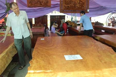 Ngủ trưa mát lưng: Đại gia Việt mua phản gỗ 3 tỷ