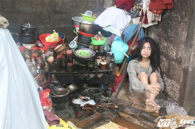 Cuộc sống như thời nguyên thủy của ba mẹ con người rừng ở Huế - Ảnh 6.