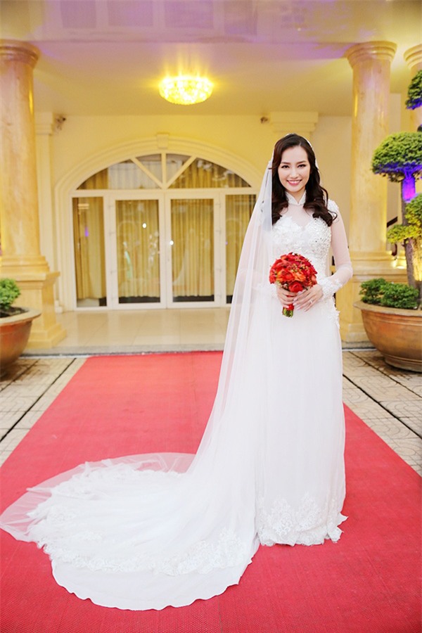 cham diem chiec vay trong dai nhat cuoc doi cua cac hoa hau viet - 6