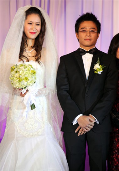 cham diem chiec vay trong dai nhat cuoc doi cua cac hoa hau viet - 7