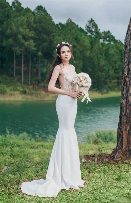 cham diem chiec vay trong dai nhat cuoc doi cua cac hoa hau viet - 9