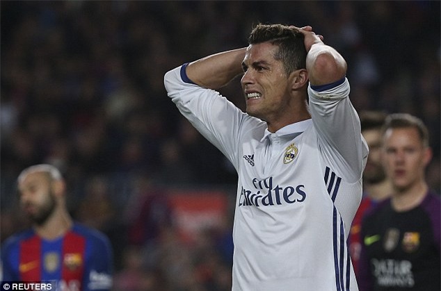 Cristiano, hãy công khai giới tính thật của mình đi - Ảnh 1.