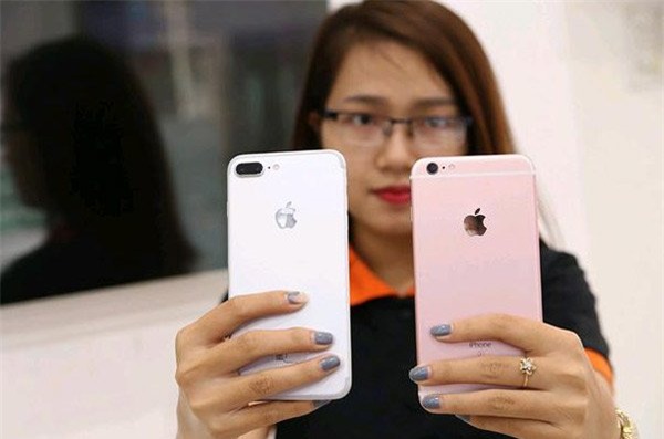 iPhone 7 hết hot: Giảm giá sâu, khuyến mãi lớn vẫn vắng khách