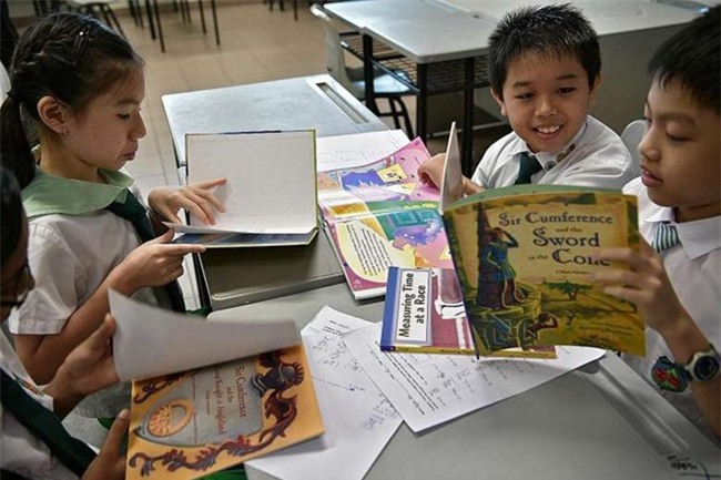 Hoc sinh Singapore doc truyen de yeu thich mon Toan hinh anh 1