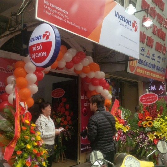 Một trong 100 điểm bán vé số điện toán Vietlott đã chính thức mở cửa tại Hà Nội