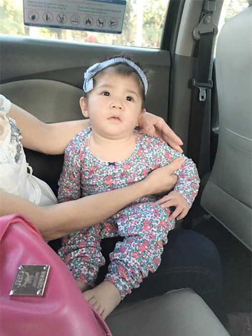 su giong nhau ky la cua be gai lao cai 3,5kg va me nuoi 9x khi cung 15 thang tuoi - 10