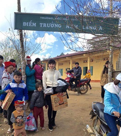 su giong nhau ky la cua be gai lao cai 3,5kg va me nuoi 9x khi cung 15 thang tuoi - 11