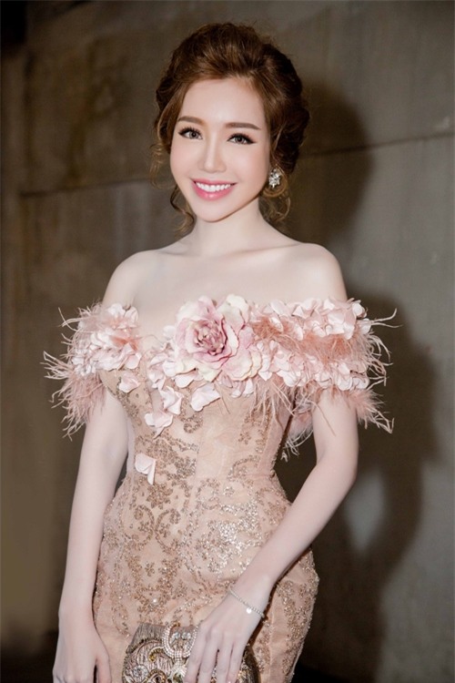 khoi can ban cai, elly tran xung dang dat chuan “dep khong ti vet” - 1