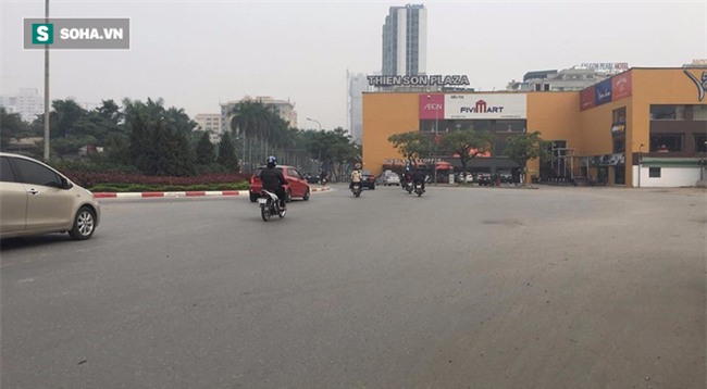 Công an đang truy tìm chiếc xe Mazda CX5 đâm người rồi bỏ chạy ở Hà Nội - Ảnh 2.