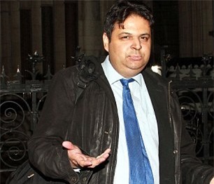 Khong thanh dat, cuu sinh vien kien Dai hoc Oxford day kem hinh anh 1