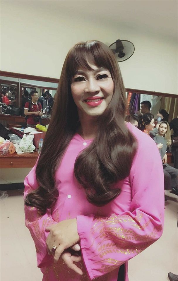 nsut duc hai gia gai xinh den... nga ngua hinh anh 1