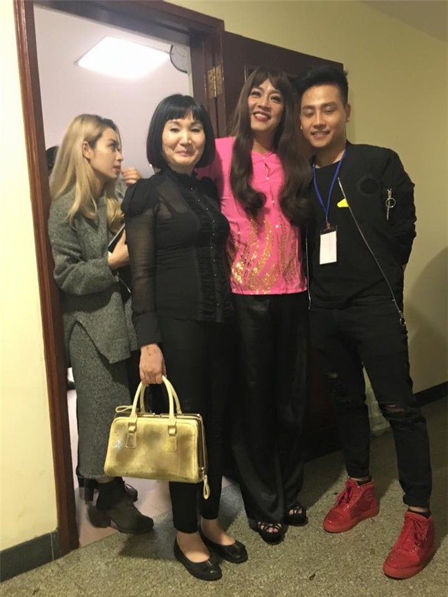 nsut duc hai gia gai xinh den... nga ngua hinh anh 2