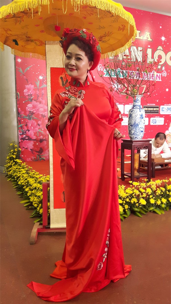 nsut duc hai gia gai xinh den... nga ngua hinh anh 7