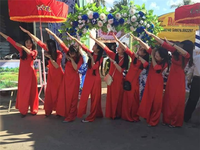 cuoi ngoac mieng voi nhung “doi quan