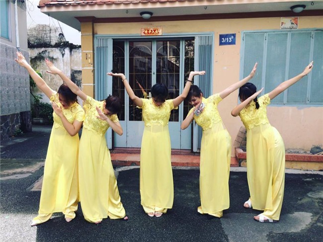 cuoi ngoac mieng voi nhung “doi quan