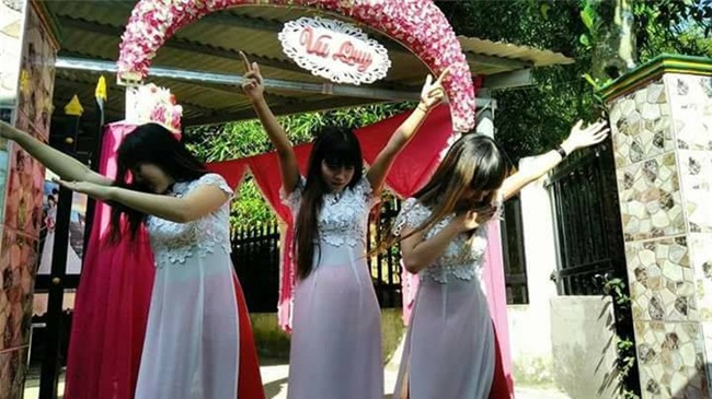 cuoi ngoac mieng voi nhung “doi quan