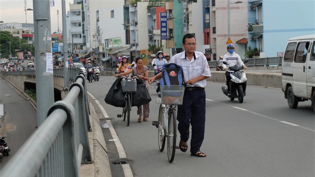Cùng mẹ lượm ve chai khắp Sài Gòn, cậu học trò lớp 12 vẫn mang về nhiều thành tích đáng nể - Ảnh 14.
