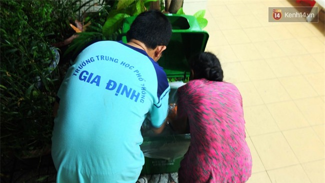 Cùng mẹ lượm ve chai khắp Sài Gòn, cậu học trò lớp 12 vẫn mang về nhiều thành tích đáng nể - Ảnh 10.