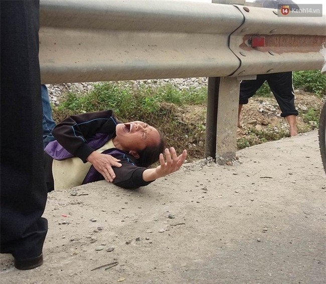 Người vợ nằm giữa đường gào khóc bên thi thể chồng bị tàu hỏa cán - Ảnh 1.