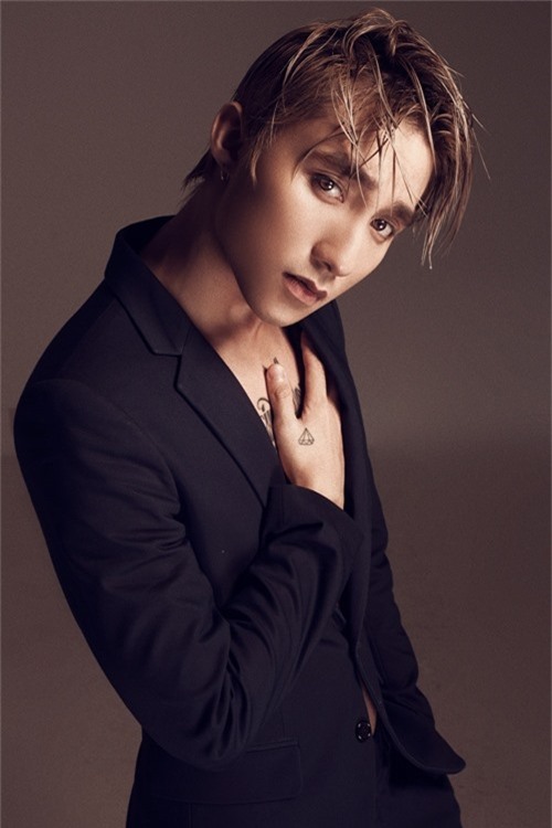 Choáng với body không múi và hình xăm ở ngực Sơn Tùng - 4