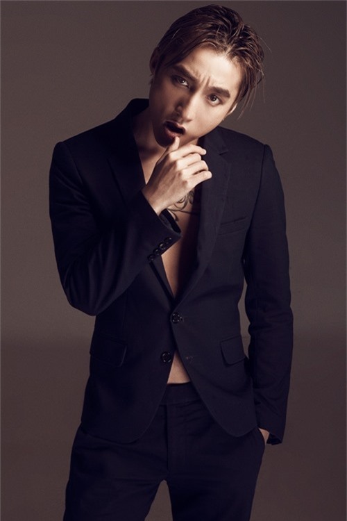 Choáng với body không múi và hình xăm ở ngực Sơn Tùng - 7