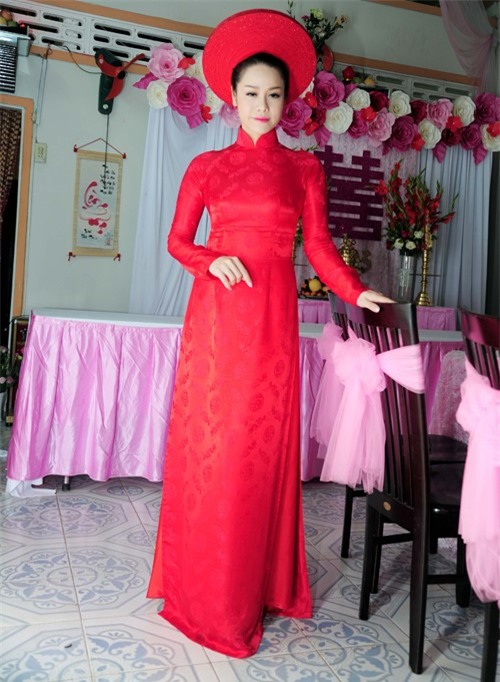 ao dai do ngay an hoi khien nguoi ta phai nho mai cua sao viet - 13