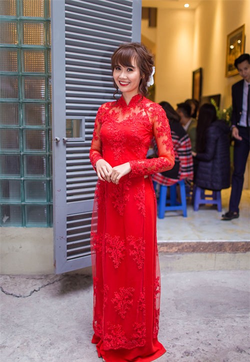 ao dai do ngay an hoi khien nguoi ta phai nho mai cua sao viet - 14