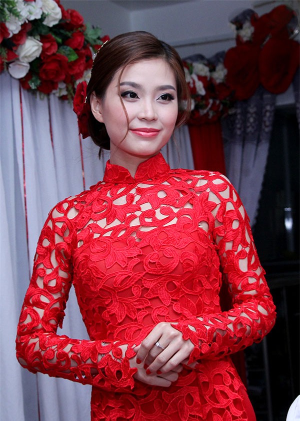 ao dai do ngay an hoi khien nguoi ta phai nho mai cua sao viet - 15