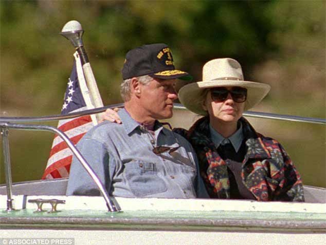 Phát hiện Hillary mặc một chiếc áo suốt 21 năm