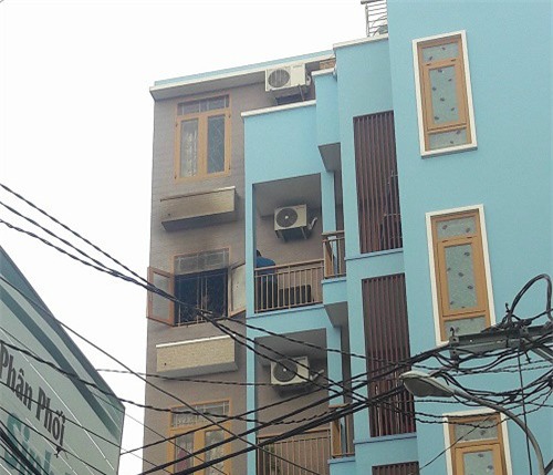 cháy nhà khién 4 nguòi bị bỏng nạng - 1