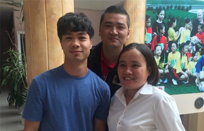 Công Phượng, Văn Toàn chi gần 10 triệu đồng mua vé AFF Cup-1