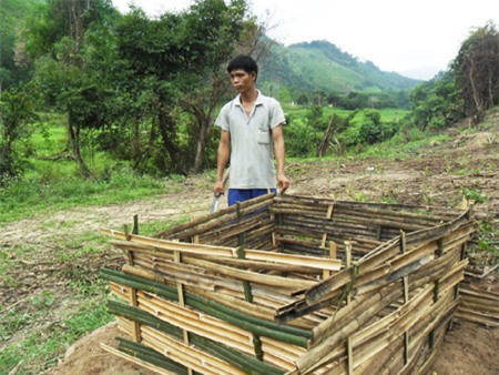 Chang trai tre vui ve ben vo gia hon gan 40 tuoi hinh anh 1