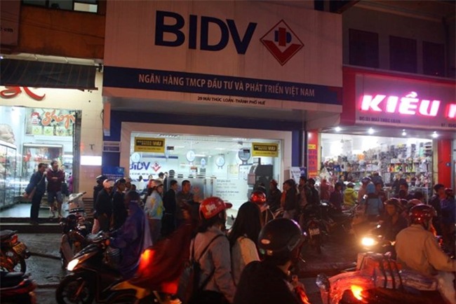 Dung sung do choi tan cong ngan hang, cuop 700 trieu dong hinh anh 1