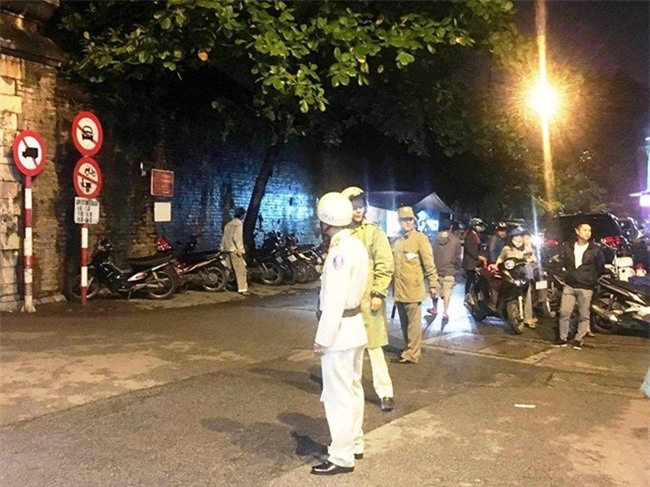 Dung sung do choi tan cong ngan hang, cuop 700 trieu dong hinh anh 3