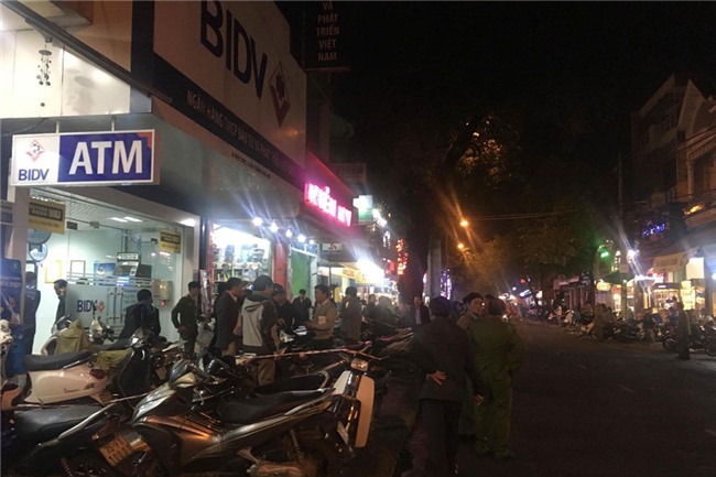 Nhiều bi vương vãi ở hiện trường, cướp ngân hàng táo tợn