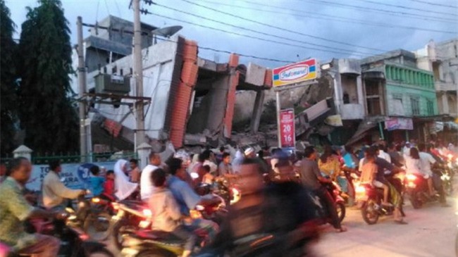 Indonesia động đất mạnh, ít nhất 18 người chết - Ảnh 4.