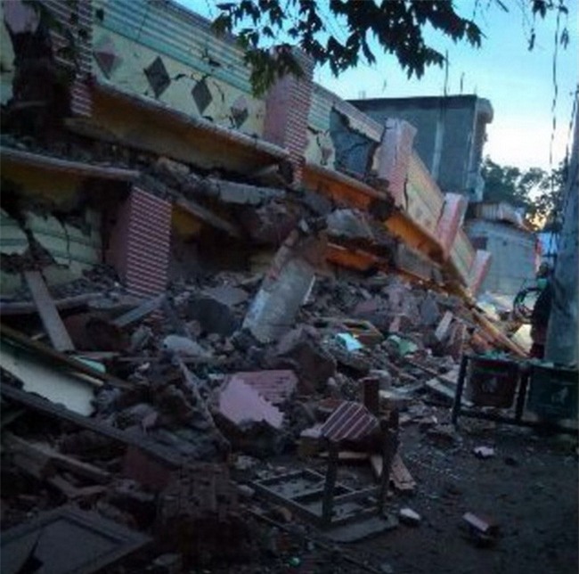 Indonesia động đất mạnh, ít nhất 18 người chết - Ảnh 6.