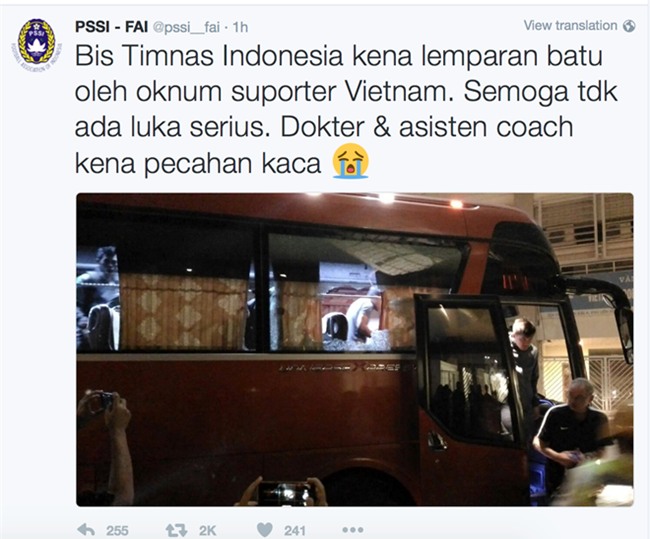 Xe cho tuyen Indonesia bi tan cong hinh anh 1